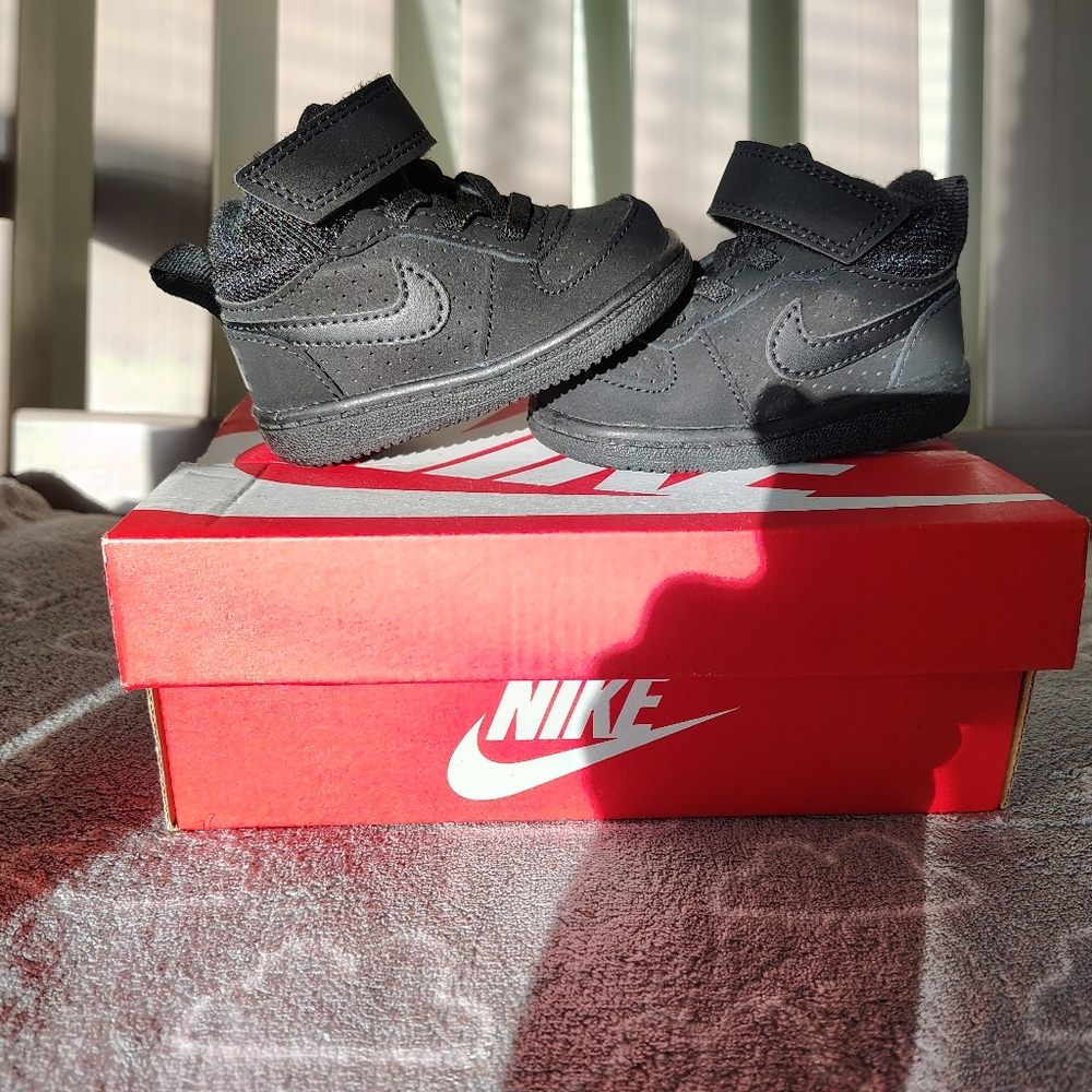 Nike Kids Black Sneakers Size 3c